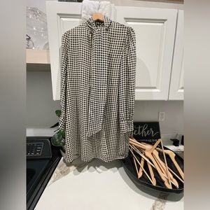 Cute dress fits flowing!